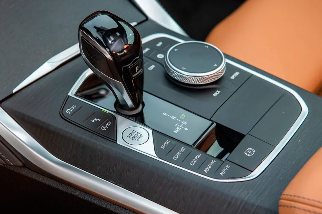 Тест-драйв BMW 4: три мнения о купе, которое критикуют за ноздри