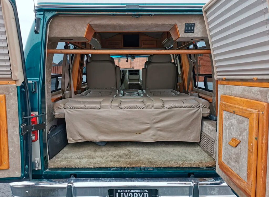 Тест-драйв необычного Chevy Van