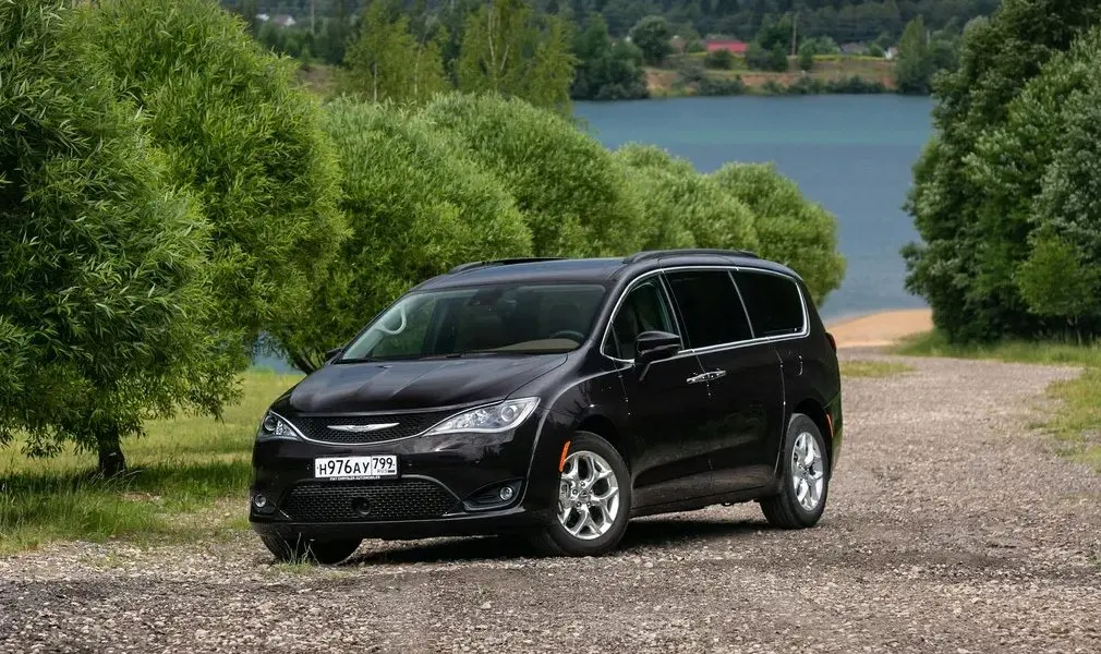 Тест-драйв Chrysler Pacifica против VW Multivan