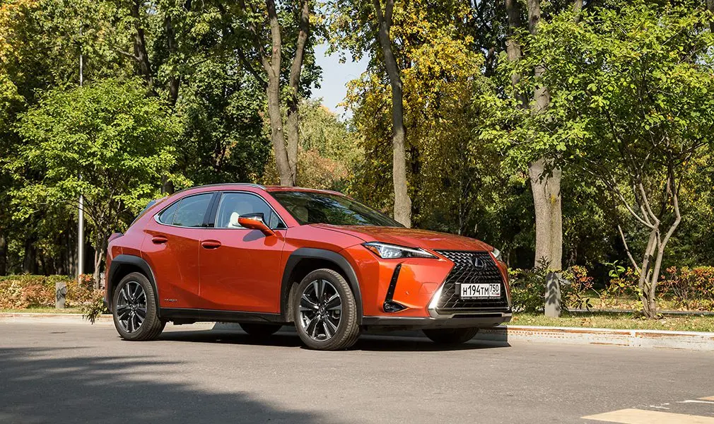 Тест-драйв Lexus UX