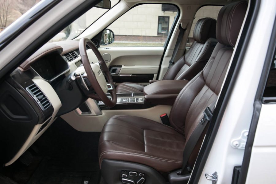 Тест-драйв и сравнение Lexus LX и Range Rover