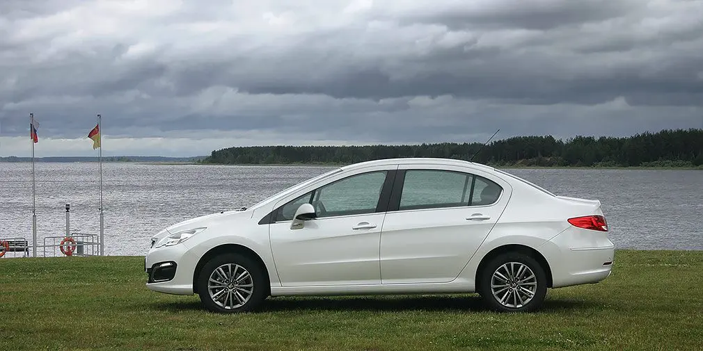 Тест-драйв Peugeot 408