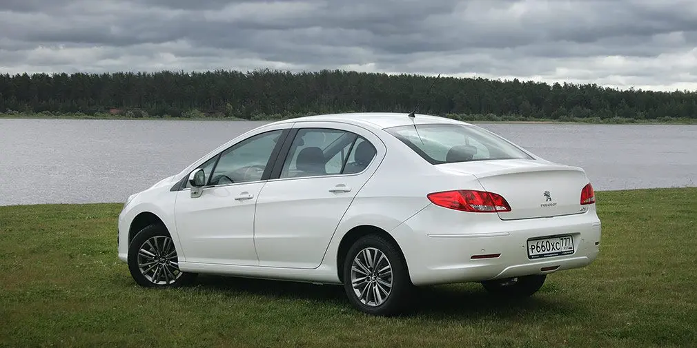 Тест-драйв Peugeot 408