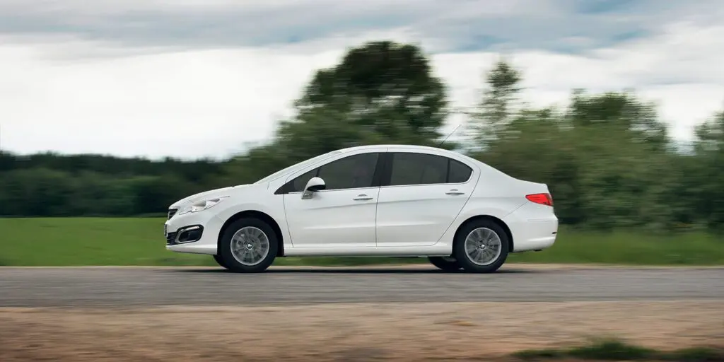 Тест-драйв Peugeot 408