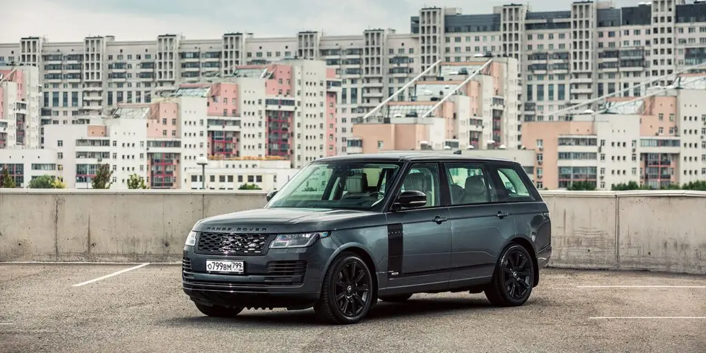 Тест-драйв BMW X7 против Range Rover