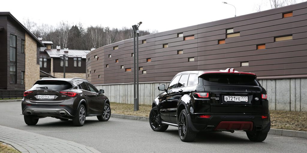 Тест-драйв Range Rover Evoque против Infiniti QX30