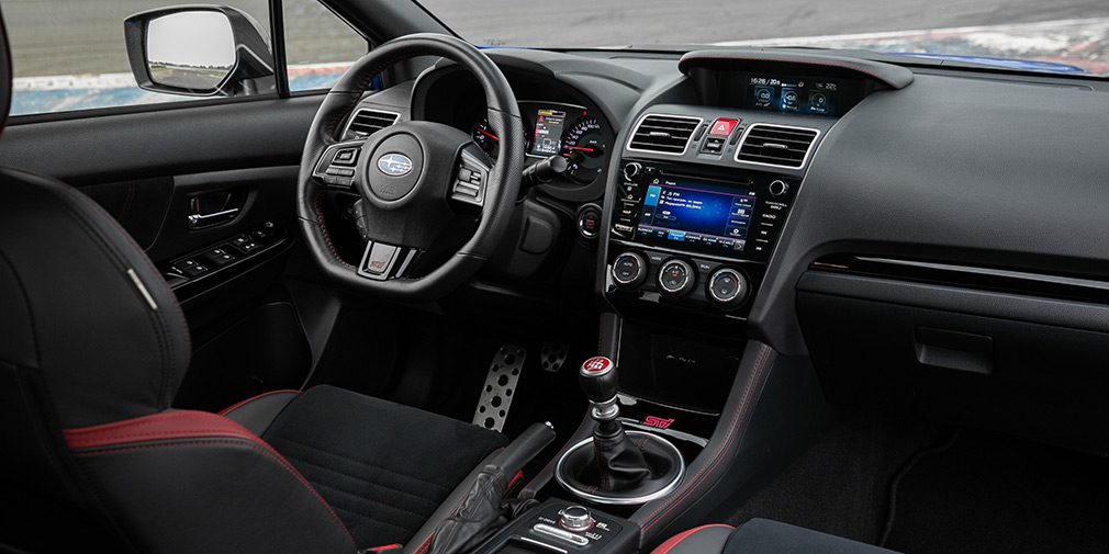 Тест-драйв Infiniti Q50s против Subaru WRX STi