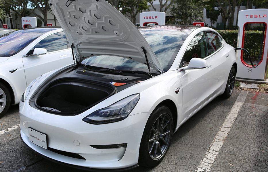Тест-драйв Tesla Model 3, которую привезут в Россию