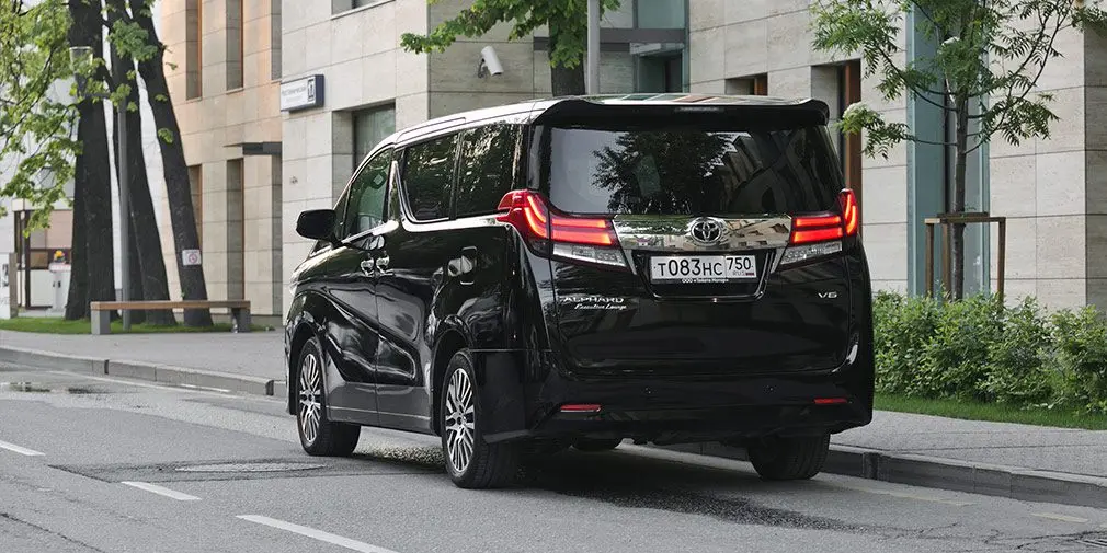 Тест-драйв Toyota Alphard