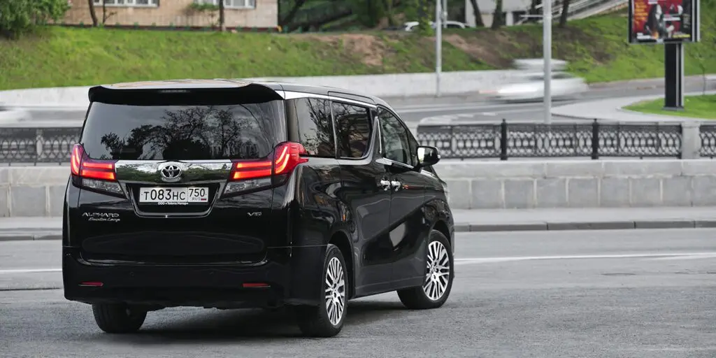 Тест-драйв Toyota Alphard