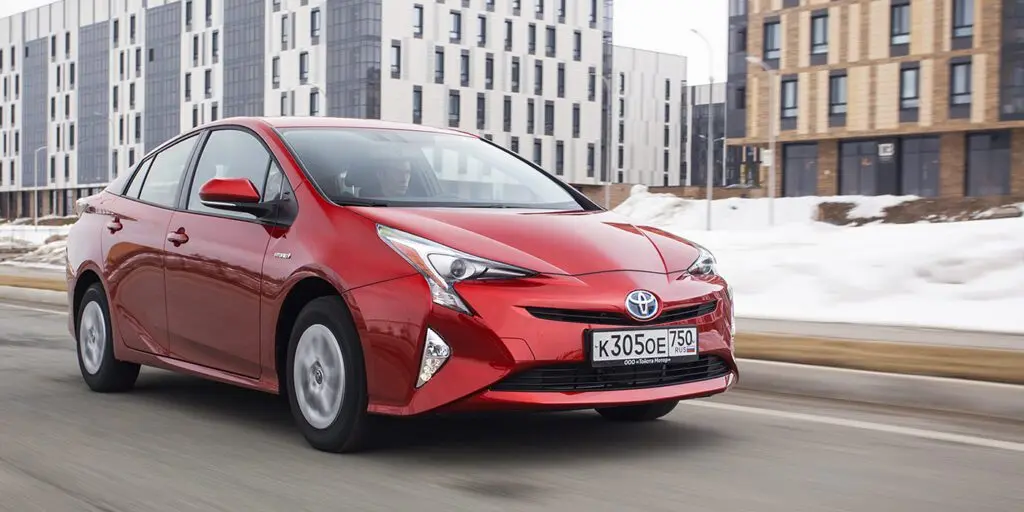 Тест-драйв Toyota Prius