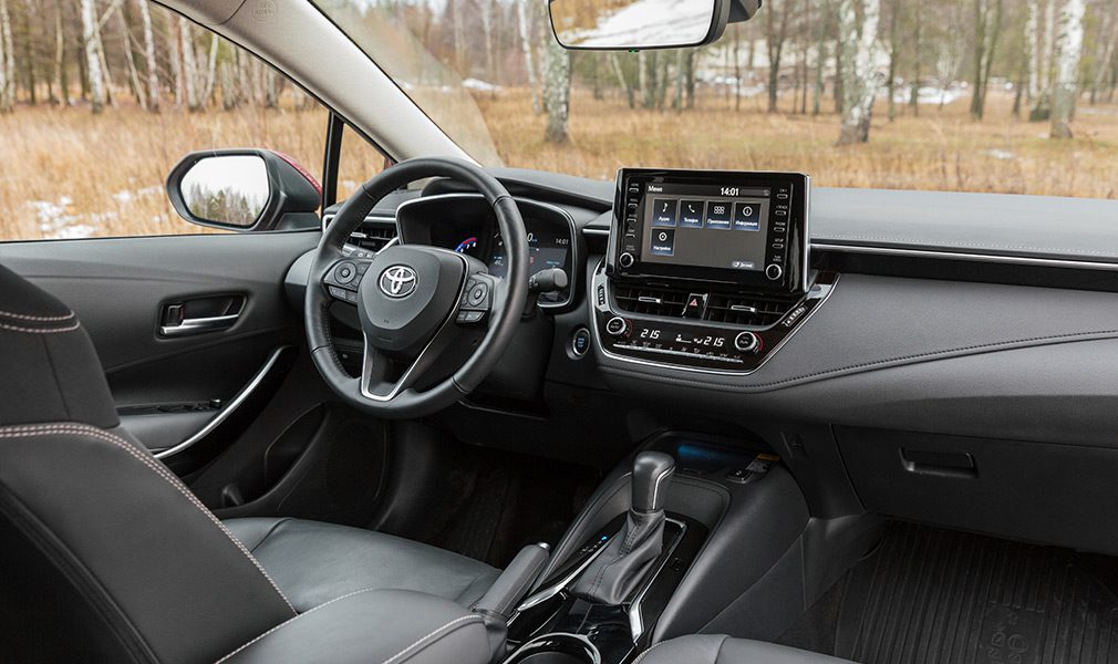 Тест-драйв Toyota Corolla: три мнения о самой популярной машине мира