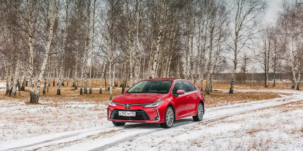 Тест-драйв Toyota Corolla: три мнения о самой популярной машине мира