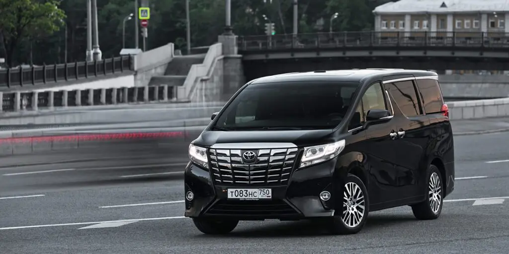 Тест-драйв Toyota Alphard