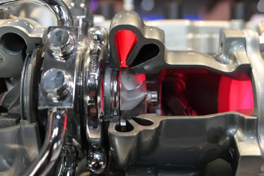 Система двойного турбонаддува Twin Turbo