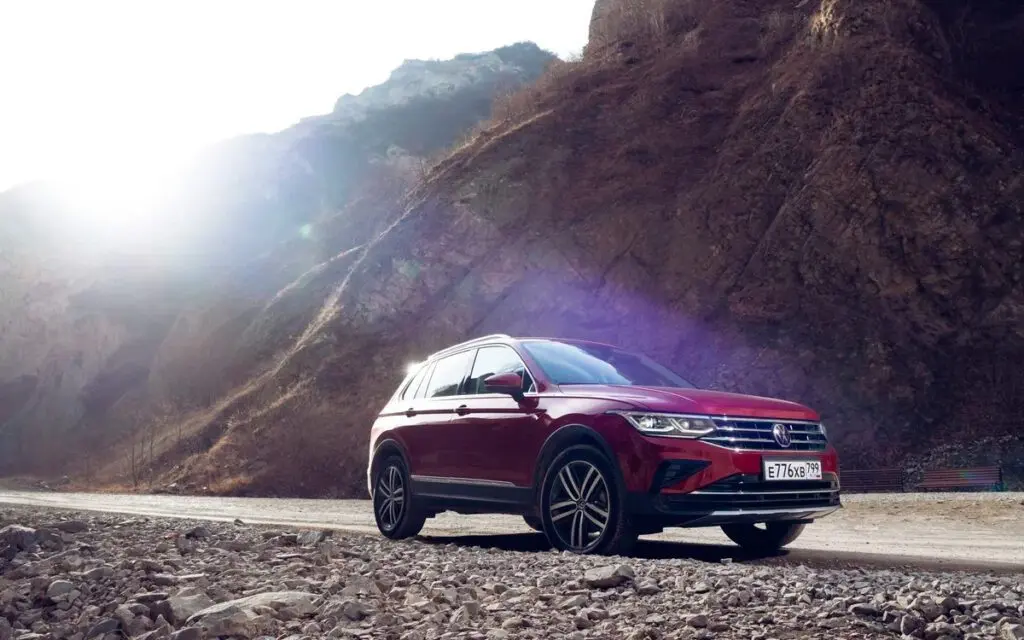 Тест-драйв Volkswagen Tiguan 2021 в горах: сравниваем моторы 2.0 и 1.4