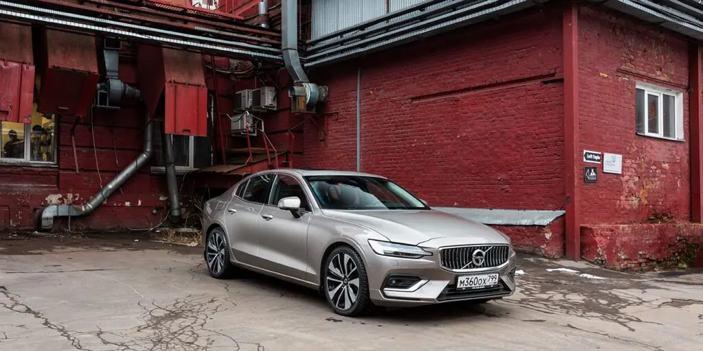 Тест-драйв Volvo S60. Три мнения о седане, непохожем на другие